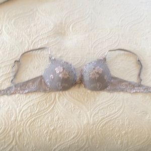 Victoria’s Secret Angels lift Bra